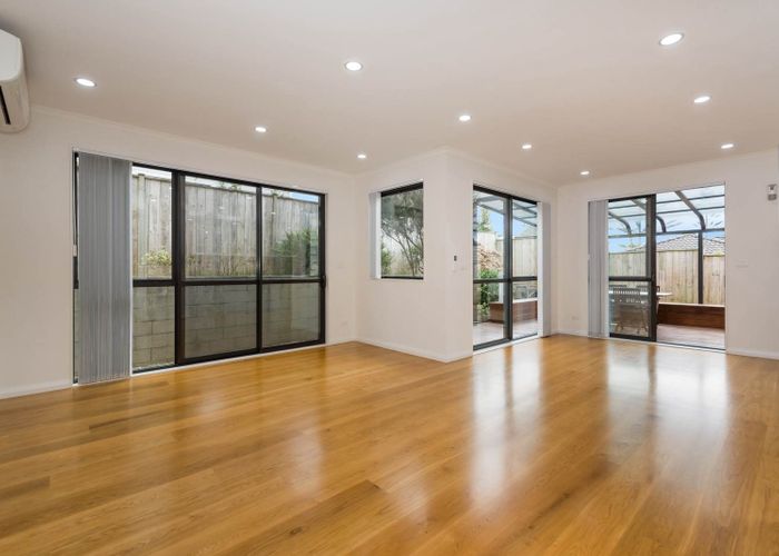  at 16 Colliston Rise, Pinehill, Auckland