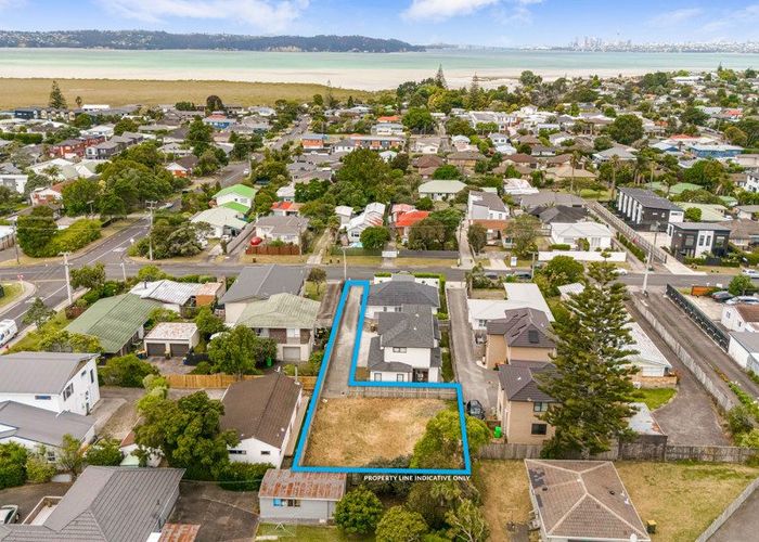  at 742B Te Atatu Road, Te Atatu Peninsula, Waitakere City, Auckland