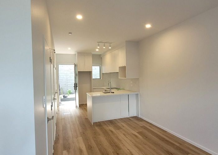  at 15 Sea Vista Avenue, Beach Haven, North Shore City, Auckland