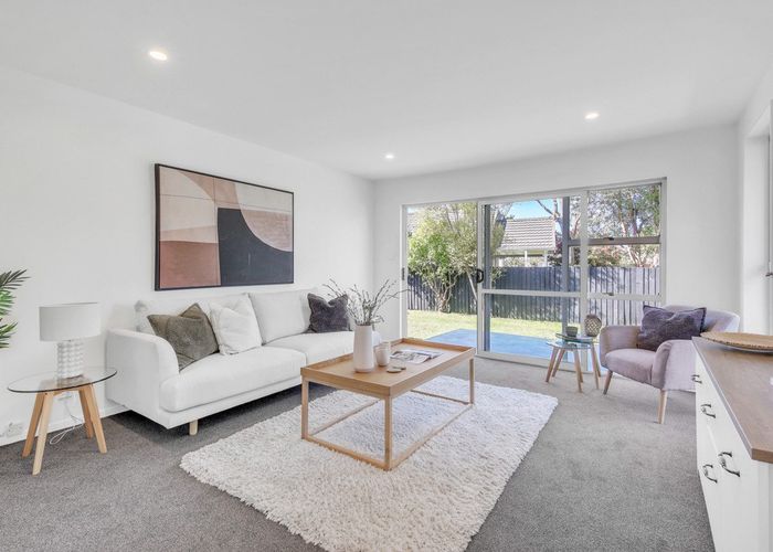  at 2/3 Sequoia Place, Parklands, Christchurch