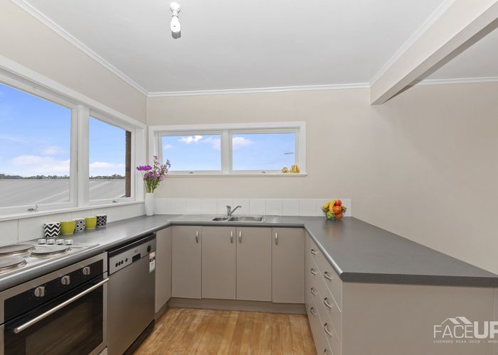  at 2/6 Corunna Road, Milford, Auckland
