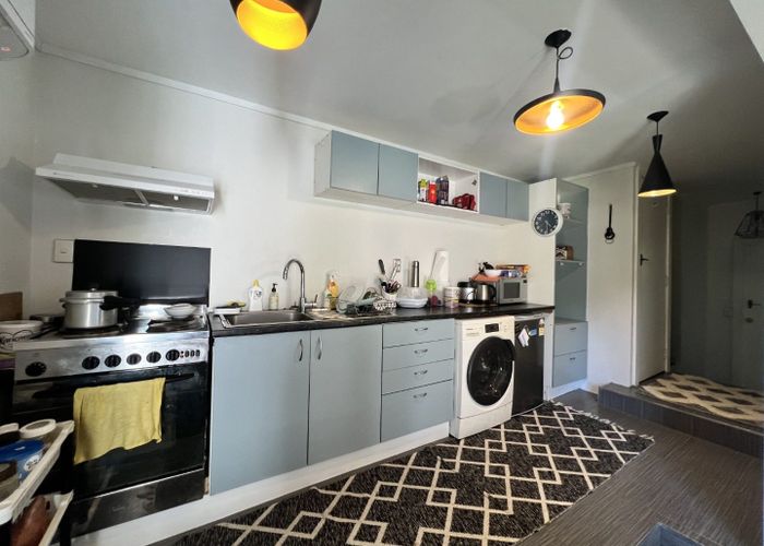  at Lower Flat/5 Richmond Road, Eastbourne, Lower Hutt, Wellington