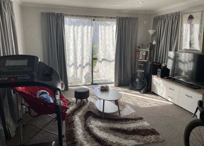  at 6 Kuparu Street, Weymouth, Manukau City, Auckland