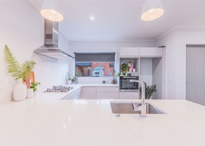  at 3 Springside Court, Huntington, Hamilton