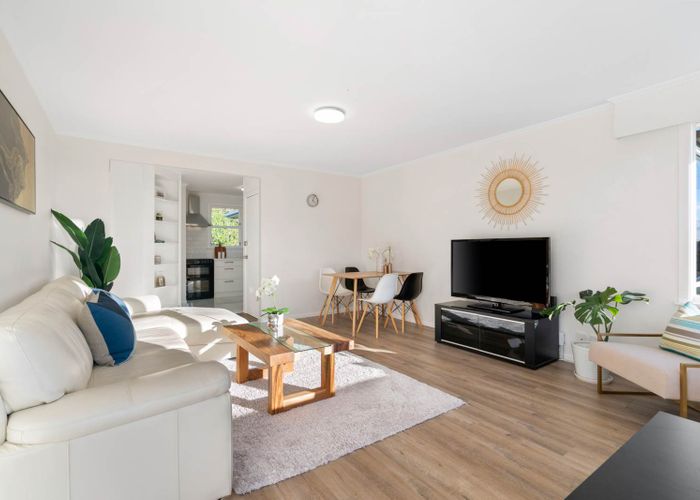  at 2/1542 Dominion Road Extension, Mount Roskill, Auckland