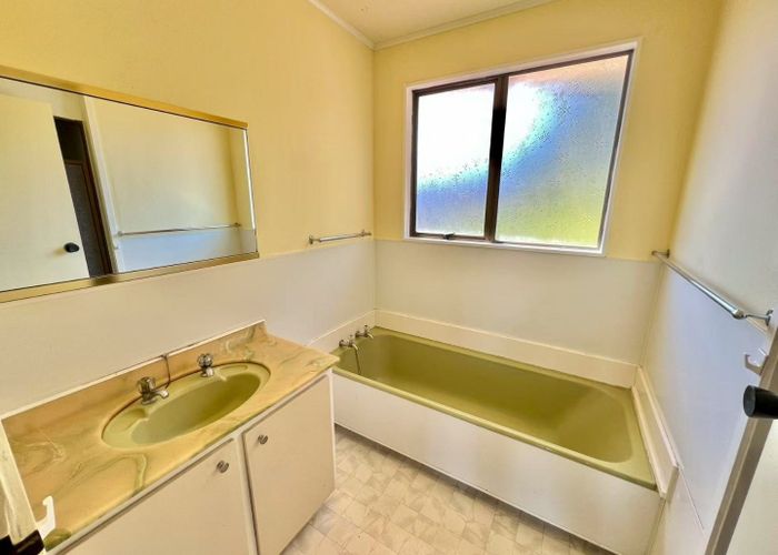  at 112 Aviemore Drive, Highland Park, Manukau City, Auckland