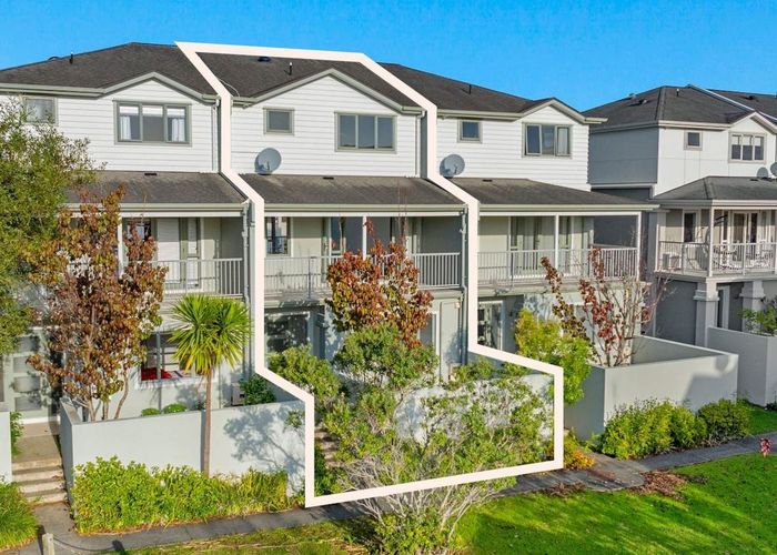  at 2/11 Hatfield Place, Albany Heights, Auckland
