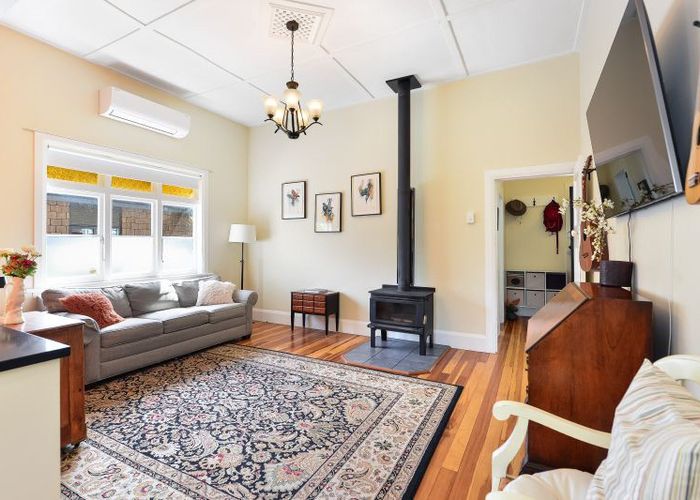  at 30 Bettina Road, Fairfield, Hamilton