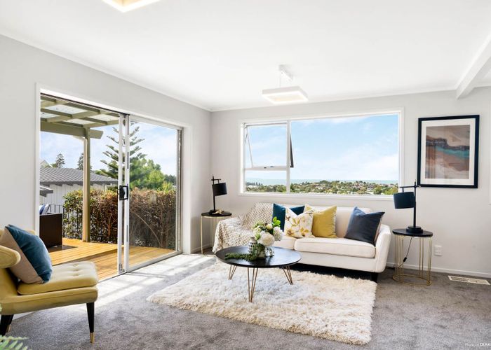  at 2/7 Malters Place, Browns Bay, Auckland