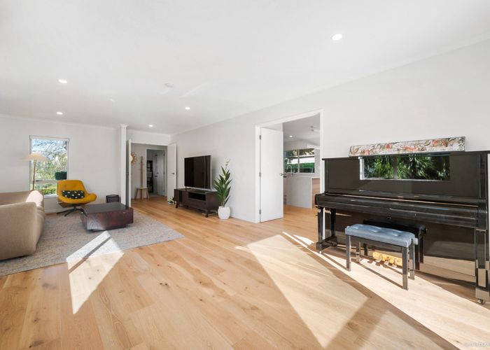  at 14 Meharg Place, Fairview Heights, Auckland