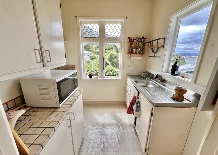  at 9 Hungerford Rd (lower flat), Lyall Bay, Wellington, Wellington
