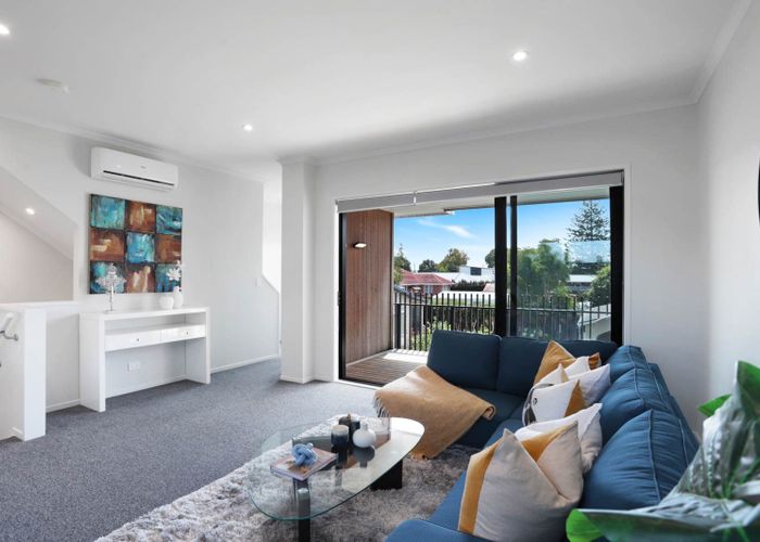  at 7/5 Peachgrove Road, Te Atatu Peninsula, Waitakere City, Auckland