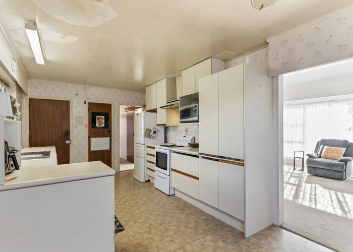  at 7 Fairclough Road, Beach Haven, North Shore City, Auckland