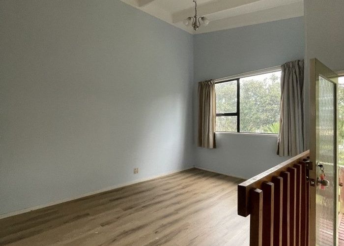  at 8 Fitzherbert Ave, West Harbour, Waitakere City, Auckland