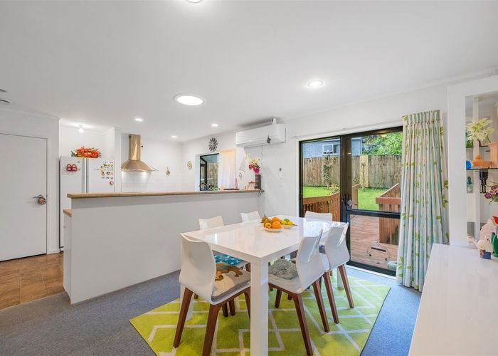  at 2/9 Ridgewood Crescent, Birkenhead, Auckland