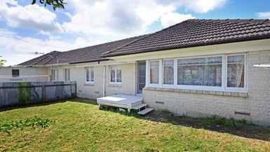  at 2/13 Tennessee Avenue, Mangere East, Auckland