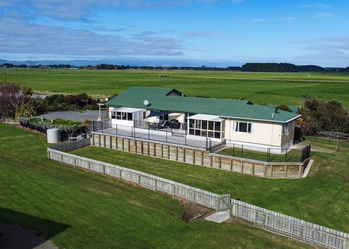  at 140 Lake Road, Himatangi