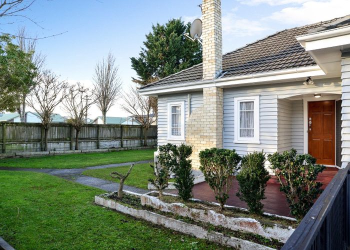  at 24 Normandy Avenue, Melville, Hamilton