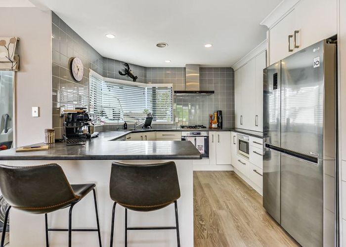  at 4 Harrogate Place, Grandview Heights, Hamilton