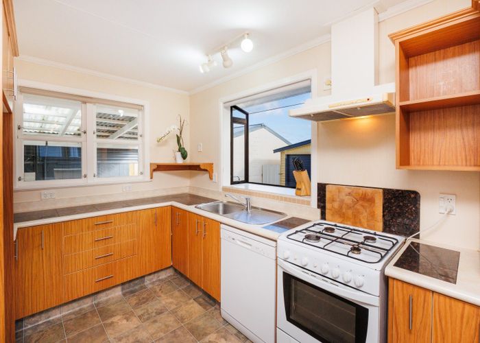  at 2 Oban Place, Awapuni, Palmerston North, Manawatu / Whanganui