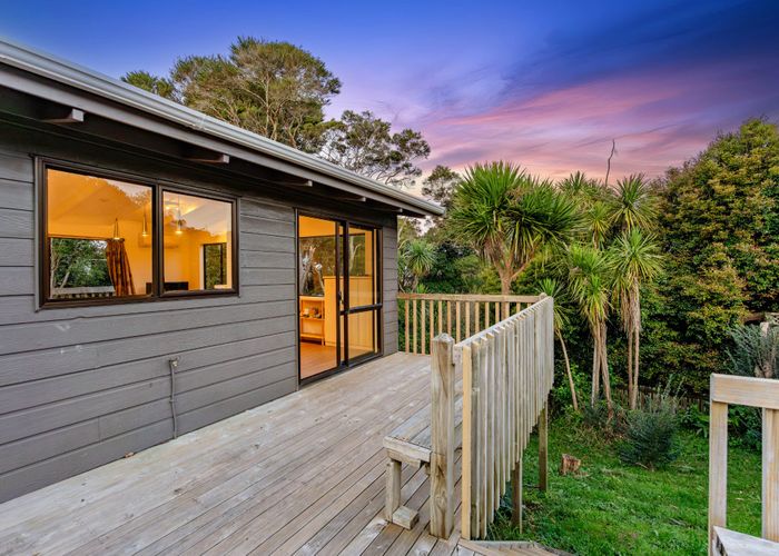  at 2/104 Ocean View Road, Northcote, North Shore City, Auckland