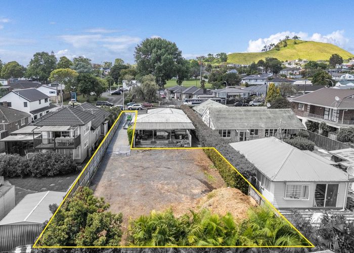  at 12 Church Road, Mangere Bridge, Manukau City, Auckland