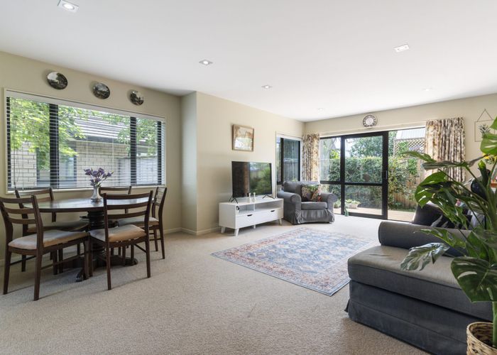  at 26 Royalle Mews, Botany Downs, Auckland