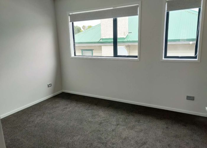  at 162F Barrack Road, Mount Wellington, Auckland