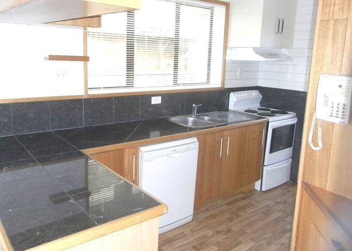  at 6 Windermere Crescent, Blockhouse Bay, Auckland City, Auckland