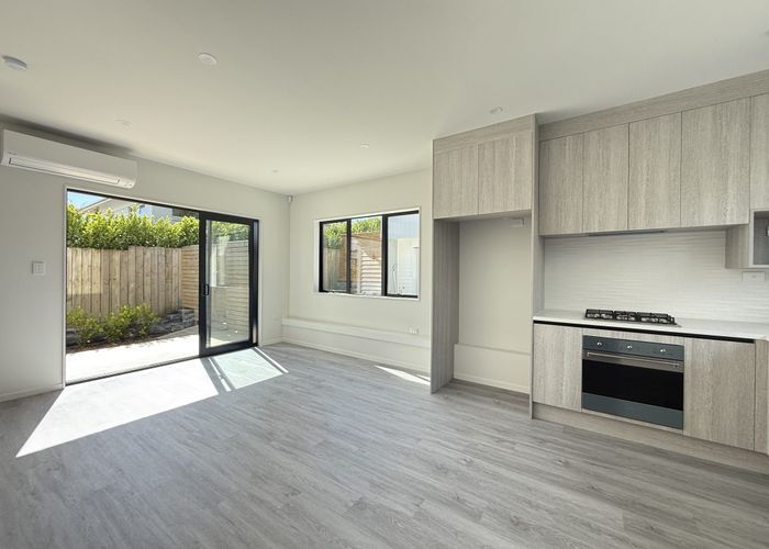  at 3/33 Garadice Road (3 bedrooms, 2.5 bathrooms), Rothesay Bay, North Shore City, Auckland