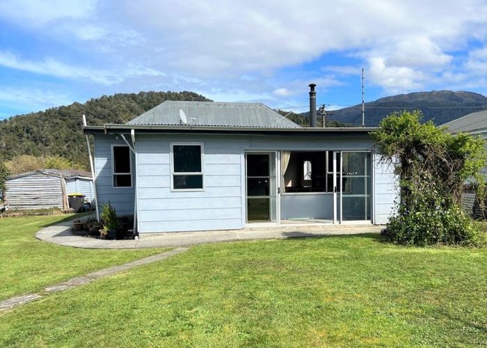  at 14 Edwyn Street, Blackball, Greymouth