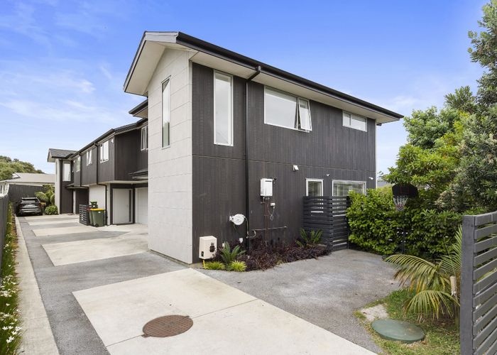  at 15A Vida Place, Howick, Auckland