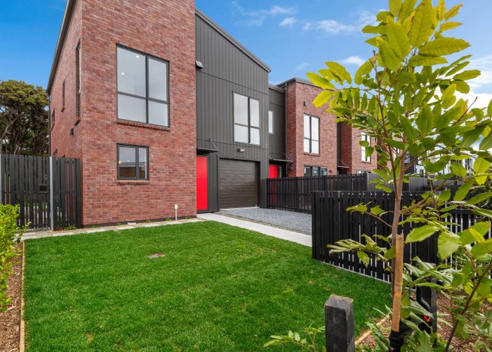  at 52 Te Aniwaniwa Terrace, Albany, North Shore City, Auckland