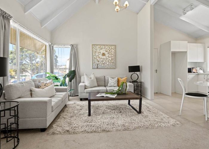  at 2/18 Gladys Avenue, Glenfield, Auckland