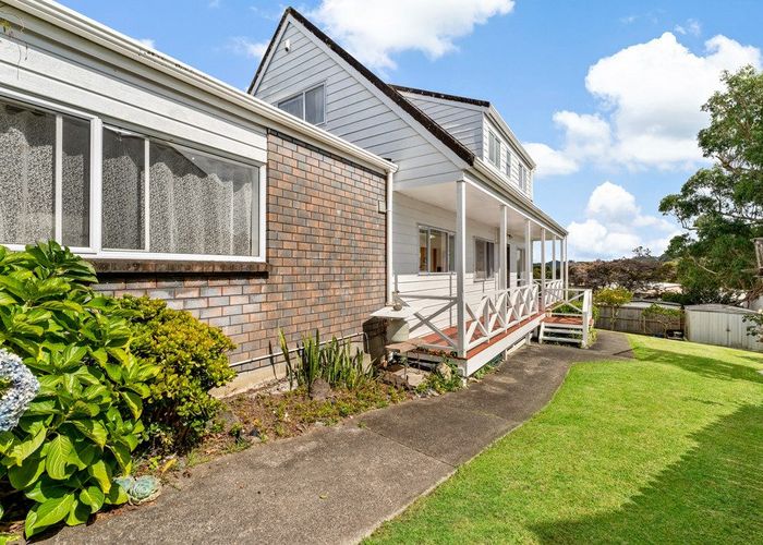 at 16 Redfern Lane, Glenfield, North Shore City, Auckland