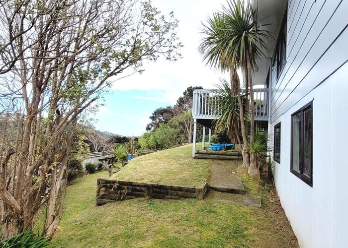 at 8 Gaff Place, Whitby, Porirua, Wellington