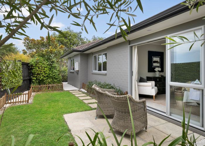  at 1B Gracechurch Drive, Flat Bush, Auckland