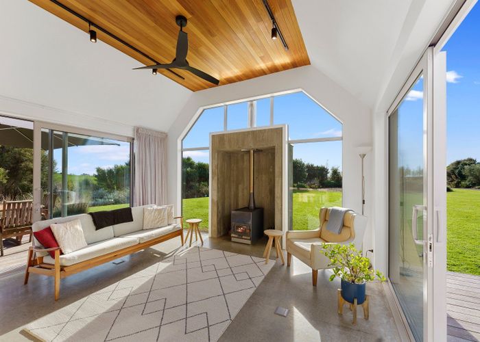  at 48 Mountain View Drive, Manakau