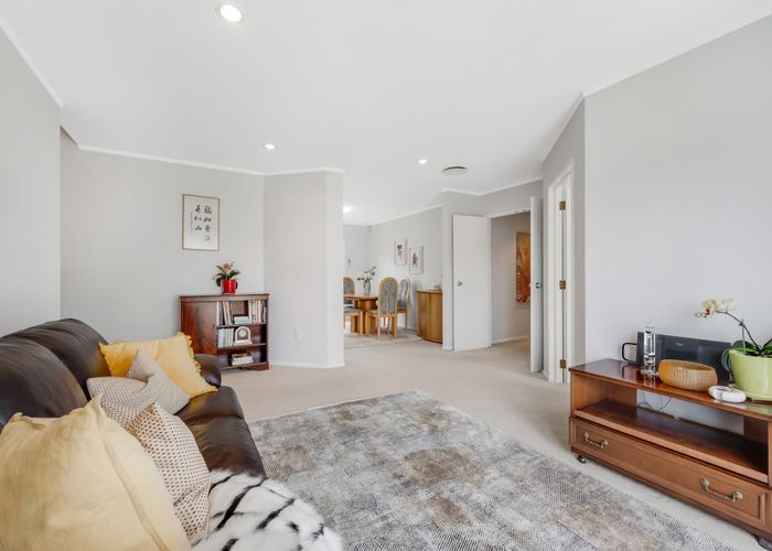  at 6 Bob Charles Drive, Golflands, Auckland