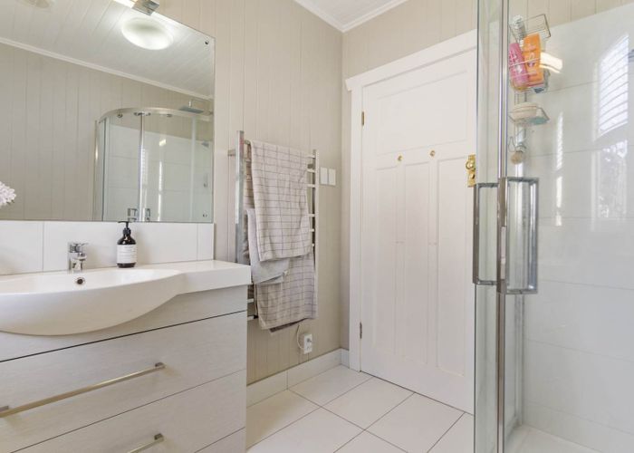  at 6 Worcester Road, Meadowbank, Auckland