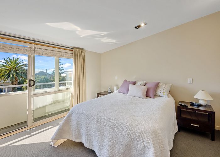  at 4/6 Burgess Street, Sumner, Christchurch