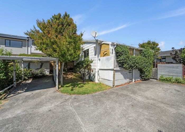  at 2/18 Binsted Road, New Lynn, Waitakere City, Auckland