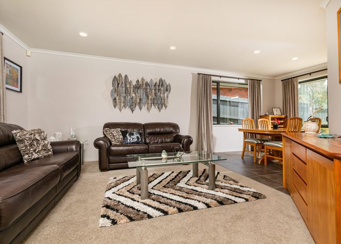  at 4 Louvain Place, Greenhithe, Auckland