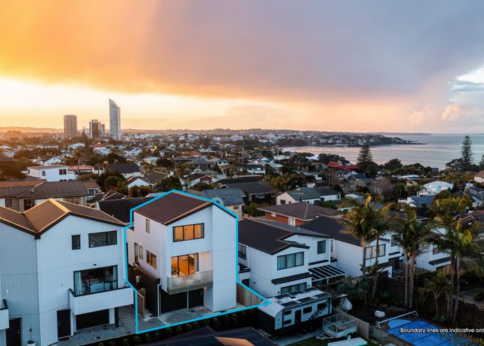  at 4/258 Lake Road, Hauraki, North Shore City, Auckland