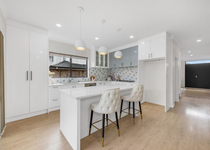  at 5 Hangahai Road, Flat Bush, Manukau City, Auckland
