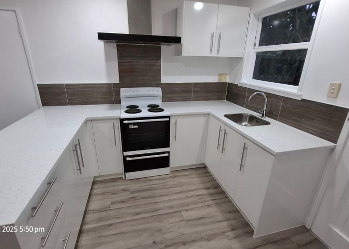  at 2/6 Lynton Road, Mount Wellington, Auckland City, Auckland
