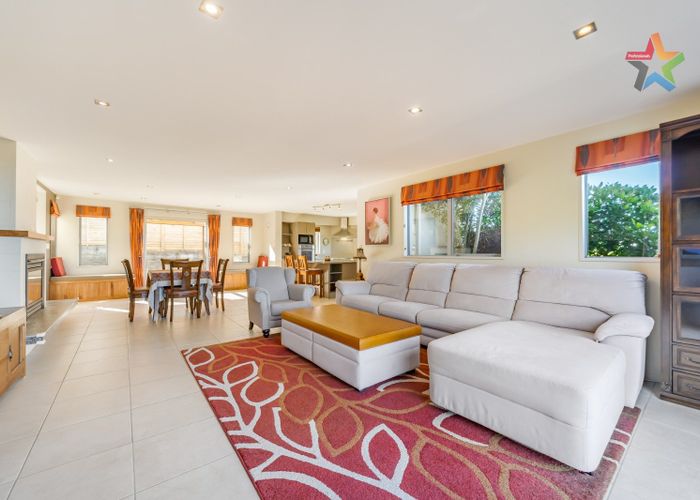 For sale 27 Meadowbank Drive, Belmont, Lower Hutt, Wellington homes.co.nz