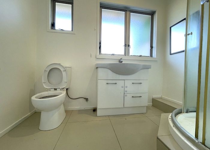  at 2/123a Gossamer Drive, Pakuranga, Manukau City, Auckland