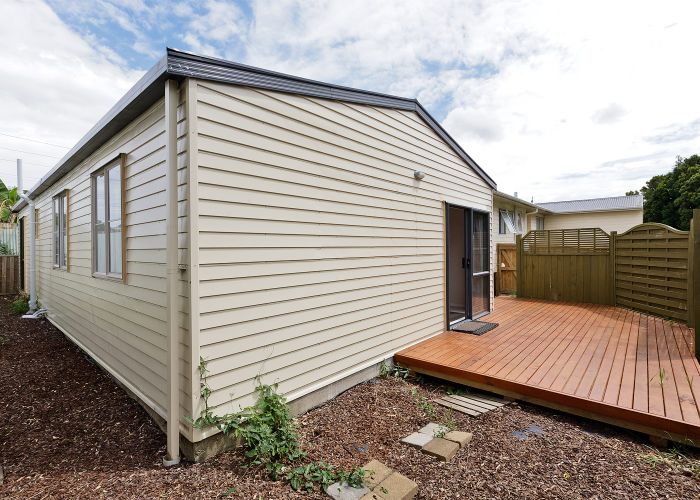  at 5 Julian Place, Otara, Auckland