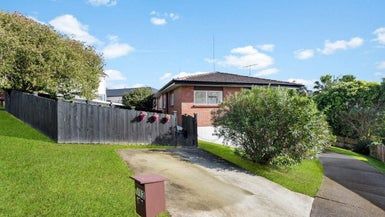  at 2/12 Finchley Road, Torbay, Auckland